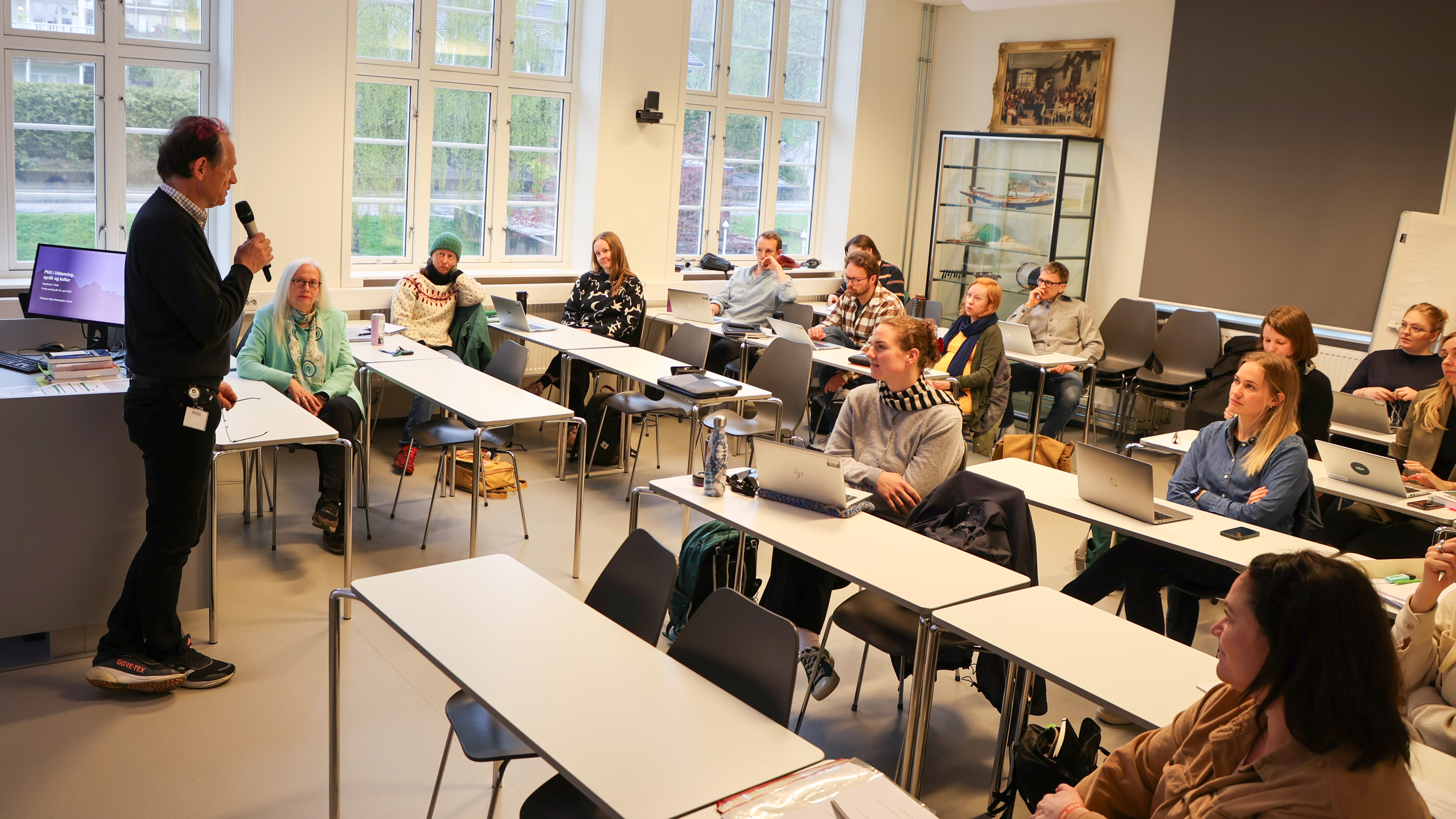Professor Per Halse ønskte velkommen som leiar for det nye ph.d.-programmet.