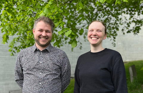 Fredrik Hope og Stine Stennes Hovdenakk i Nynorsk kultursentrum. Foto: Nynorsk kultursentrum